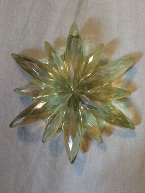 3 for💲25🌟yellow-green lime plastic faceted starburst ornament or pendant